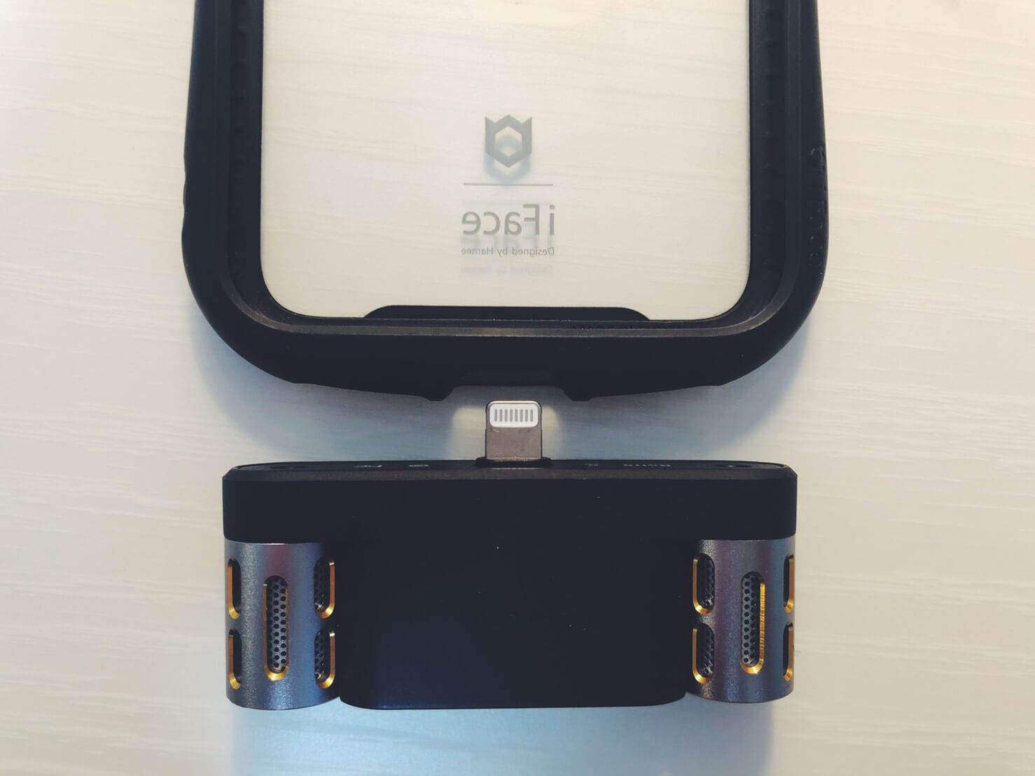 Langogo Miniがスマホケースと干渉する画像